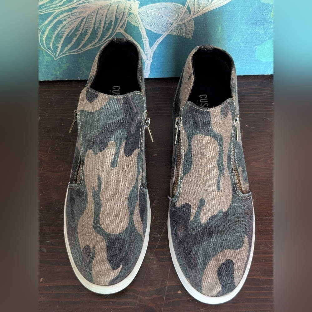 Camouflage Slip-On Sneakers‎